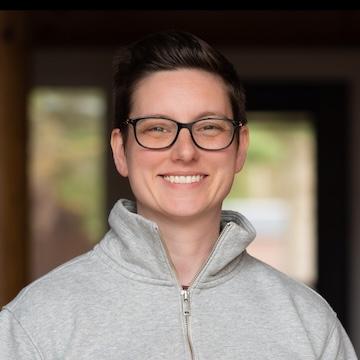Headshot for Jenn Schilling